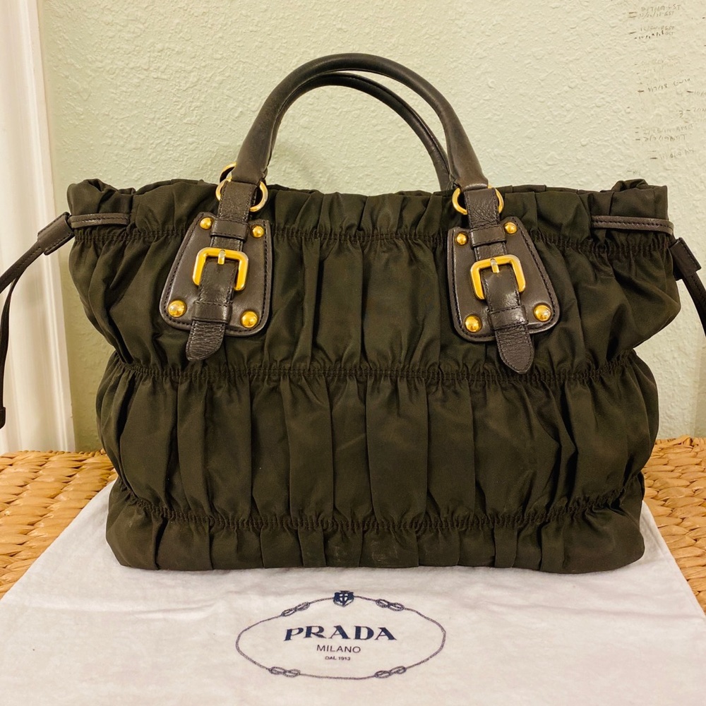 Prada tote - Picture 2 of 16